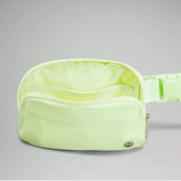 Lululemon Everywhere Belt Bag Faded Zap - Picture 2 of 8